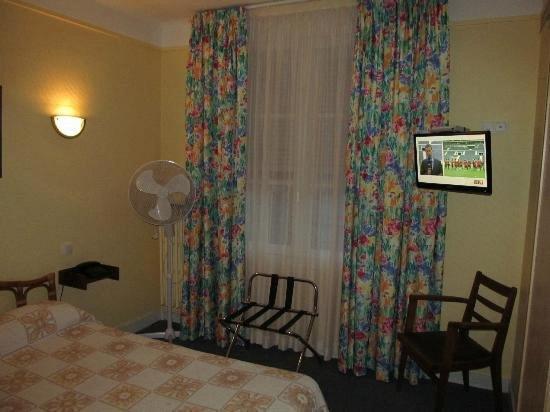 De La Cloche Hotel