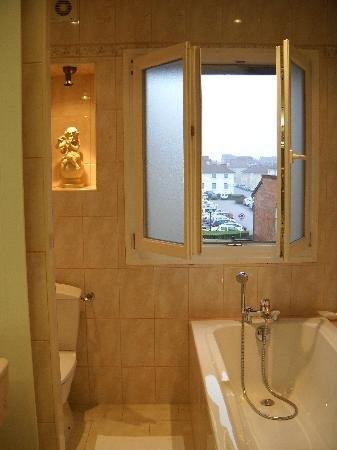 De La Cloche Hotel 2*
