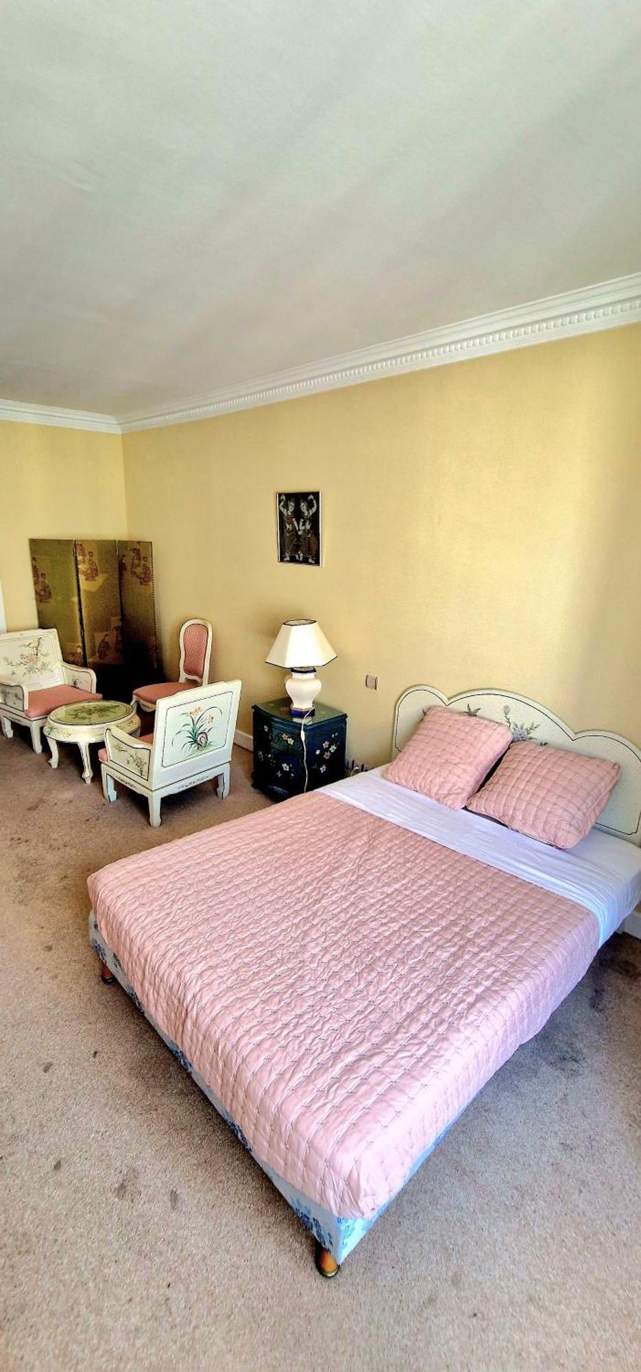 De La Cloche Hotel 2*