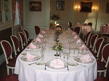 De La Cloche Hotel